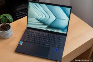 Notebook Asus ExpertBook B5 v otevřeném stavu