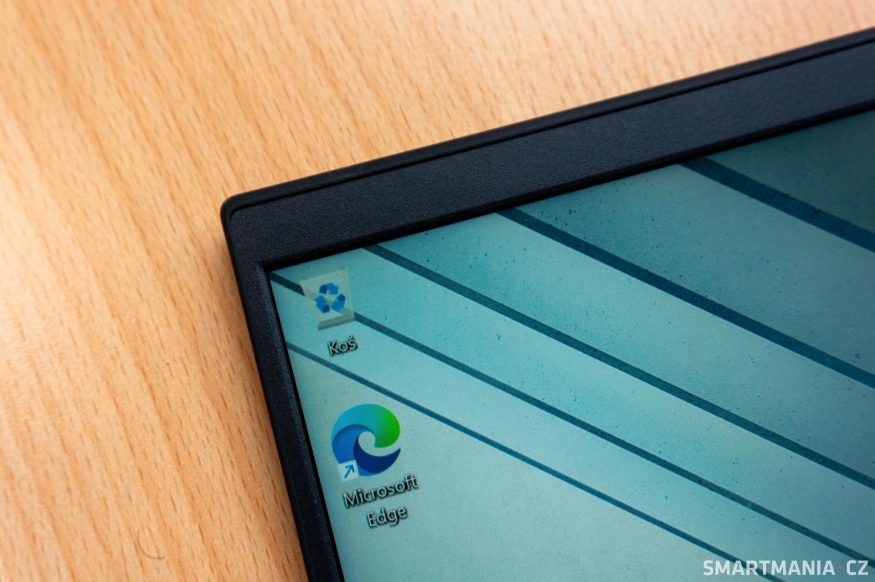 Asus ExpertBook B5 a detail na rámeček kolem displeje