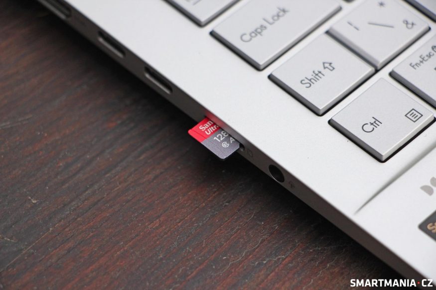 Asus Vivobook S 15 obsahuje čtečku paměťových karet
