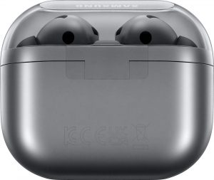 Galaxy Buds 3 Pro v šedé barvě na tiskovém snímku