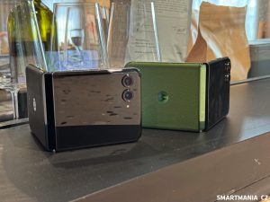 Motorola Razr 50 Ultra ve dvou barevných variantách