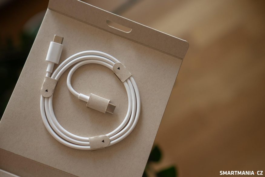V papírovém balení najdeme dvojici kabelů: USB-C/3,5mm audio jack kabel a USB-C/USB-C V papírovém balení najdeme dvojici kabelů: USB-C/3,5mm audio jack kabel a USB-C/USB-C