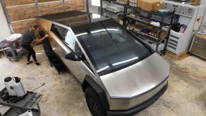 Tesla Cybertruck potažený 24karátovým zlatem