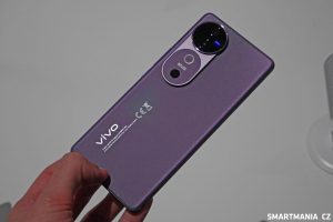 Vivo V40 a detail zadní strany