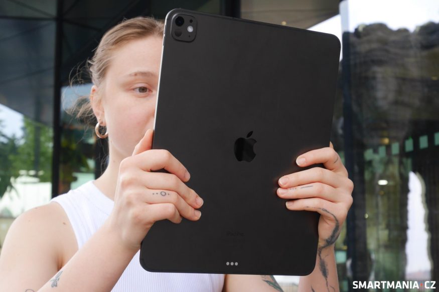 Apple iPad Pro (2024) v ruce