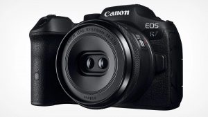 Canon EOS R7 s prostorovým objektivem