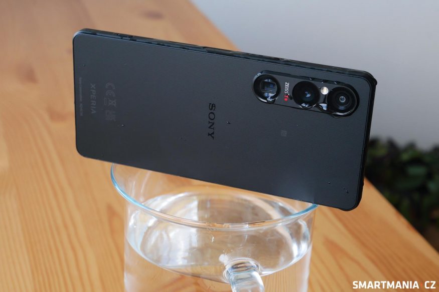 Sony Xperia 1 VI ze všech stran