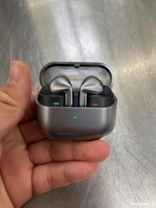 Uniklé snímky sluchátek Galaxy Buds 3 Pro