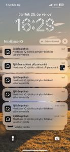 Notifikace upozorňující na pohyb v okolí vozu