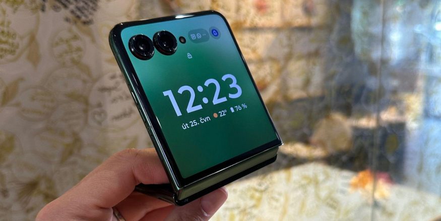Ohebný smartphone Motrola Razr 50