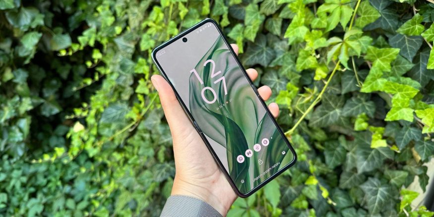 Ohebný smartphone Motrola Razr 50