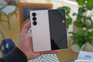 Samsung Galaxy Z Fold 6 v růžově barvě