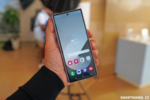 Samsung Galaxy Z Fold 6 v modré barvě