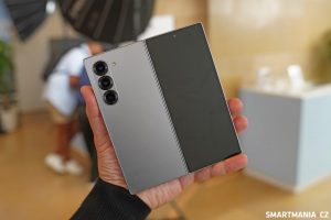 Samsung Galaxy Z Fold 6 ve stříbrné barvě