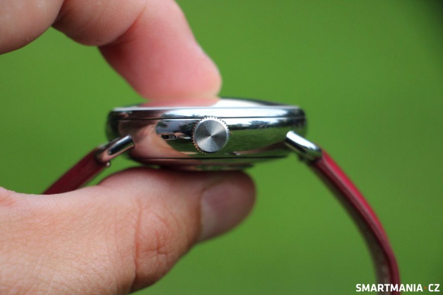 Withings ScanWatch 2: ovládací korunka