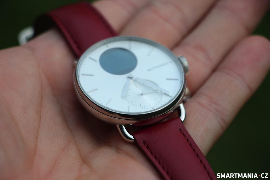 Withings ScanWatch 2: vypouklé sklíčko