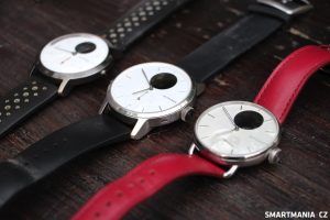 Zleva: Steel HR Sport...