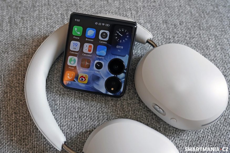 Xiaomi Mix Flip má velký přední displej Xiaomi Mix Flip má velký přední displej