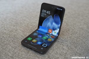 Xiaomi Mix Flip v otevřeném stavu