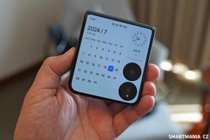 Xiaomi Mix Flip v zavřeném stavu