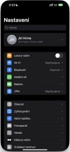 Zrcadlení obrazu iPhonu na macOS – nabídka Nastavení