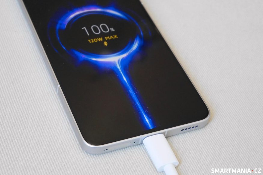 Poco F6 Pro se 120W nabíjením