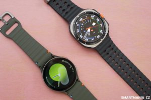 Srovnání Galaxy Watch 7 (vlevo) a Galaxy Watch Ultra (vpravo)