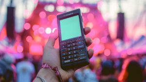 Starý telefon na festivalu Colours of Ostrava