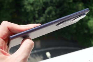 Vivo V40 z různých stran a úhlů