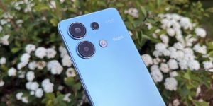 Chytrý telefon Xiaomi Redmi Note 13 v modré barvě