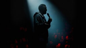 Snímek ze stand-upu Adam Sandler: Love You