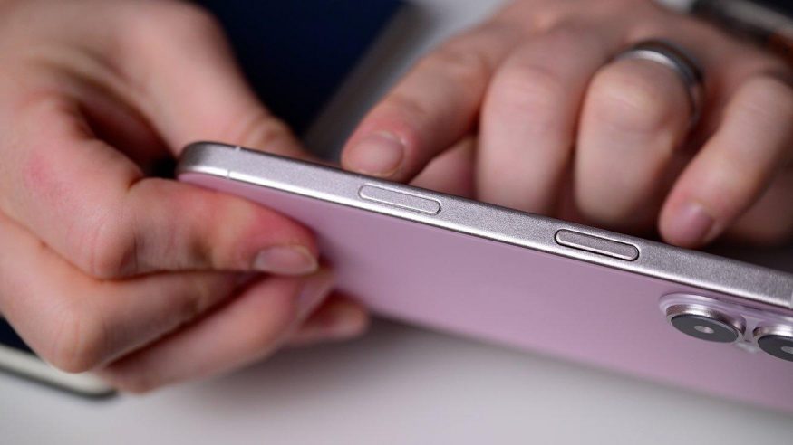 Všechny letošní iPhony mají být vybavené kapacitním tlačítkem sloužícím jako spoušť fotoaparátu Všechny letošní iPhony mají být vybavené kapacitním tlačítkem sloužícím jako spoušť fotoaparátu