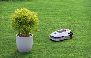 Robotická sekačka Dreame Roboticmower A1 na propagačním snímku