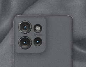 Motorola Edge 50 v šedé barvě