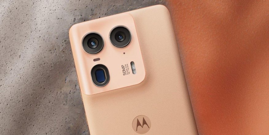 Chytrý telefon Motorola Edge 50 Ultra na propagačním snímku