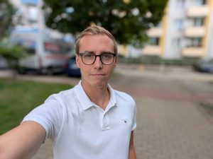 PXL 20240826 153938069 PORTRAIT min