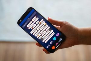 Aplikace Instagram na mobilním telefonu