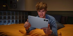 Tablet Redmi Pad Pro 5G na propagačním snímku
