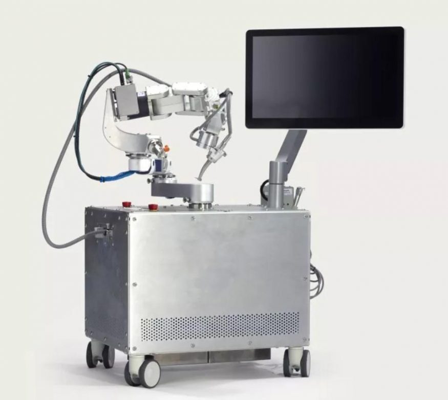 Robotický systém s umělou inteligencí pro provádění stomatologických zákroků. Je schopen provést obvykle dvouhodinový a třicetiminutový zákrok za 15 minut.