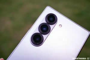 LED dioda fotoaparátu vypadá trošku bezprizorně