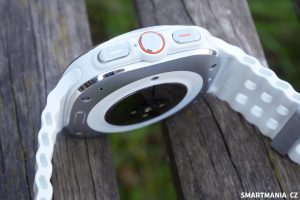 Samsung Galaxy Watch Ultra ze všech stran