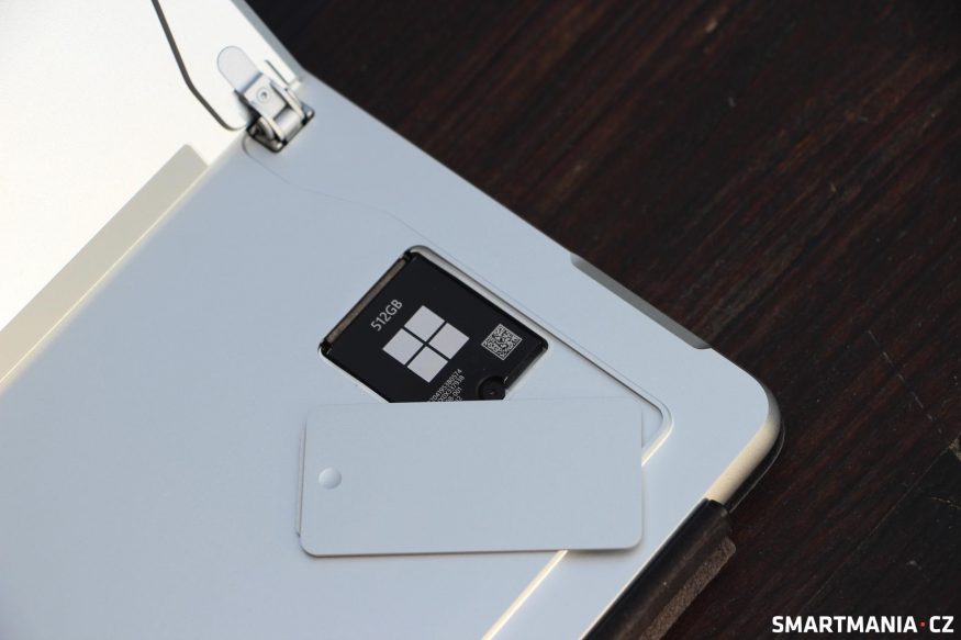 Vyměnitelné SSD na tabletu Surface Pro (11. edice)