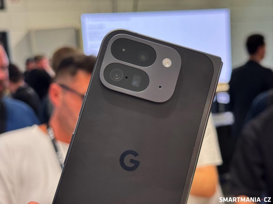 Google Pixel 9 Pro Fold a trio fotoaparátů na zadní straně Google Pixel 9 Pro Fold a trio fotoaparátů na zadní straně