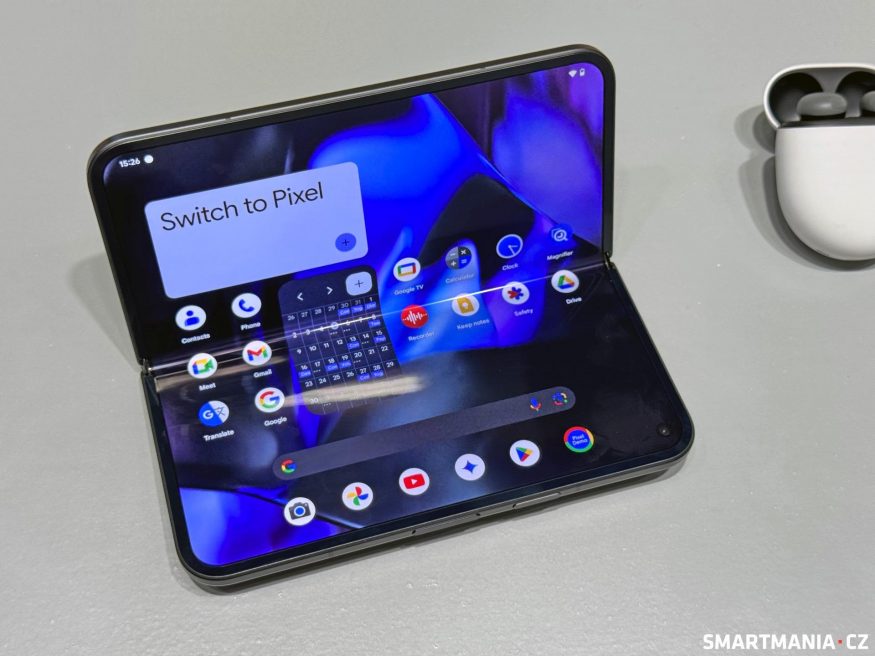 Pixel 9 Pro Fold v polo-otevřeném stavu Pixel 9 Pro Fold