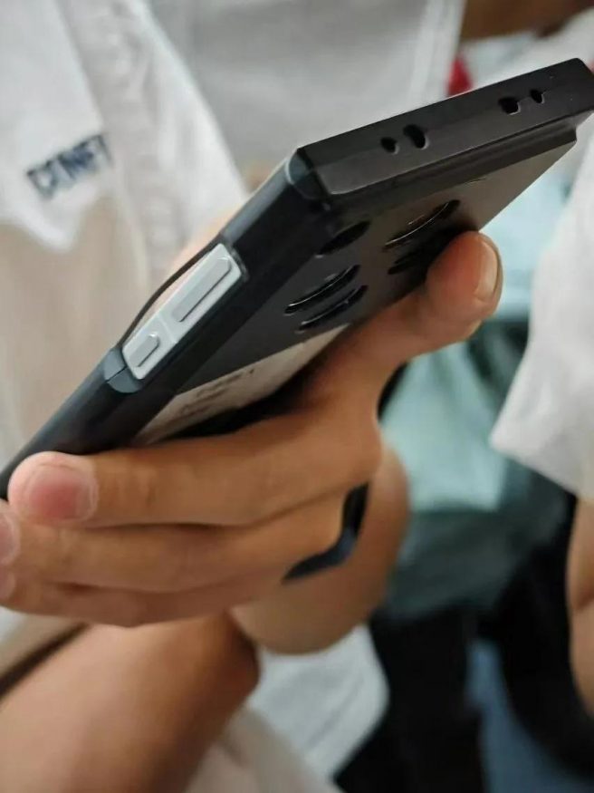 Oppo Find X8 v ochranném krytu