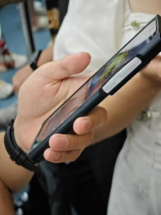 Oppo Find X8 v ochranném krytu