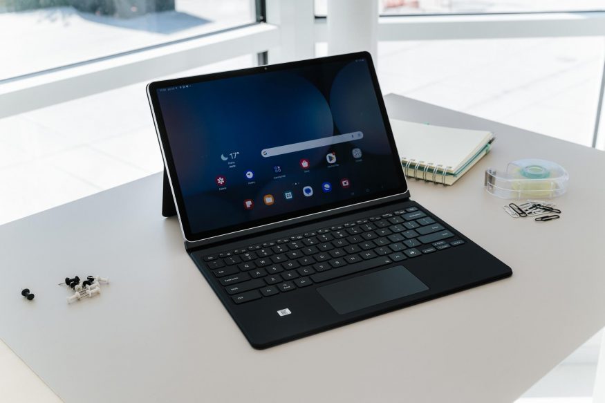 Tablet Samsung Galaxy Tab S10+ s klávesnicovým krytem