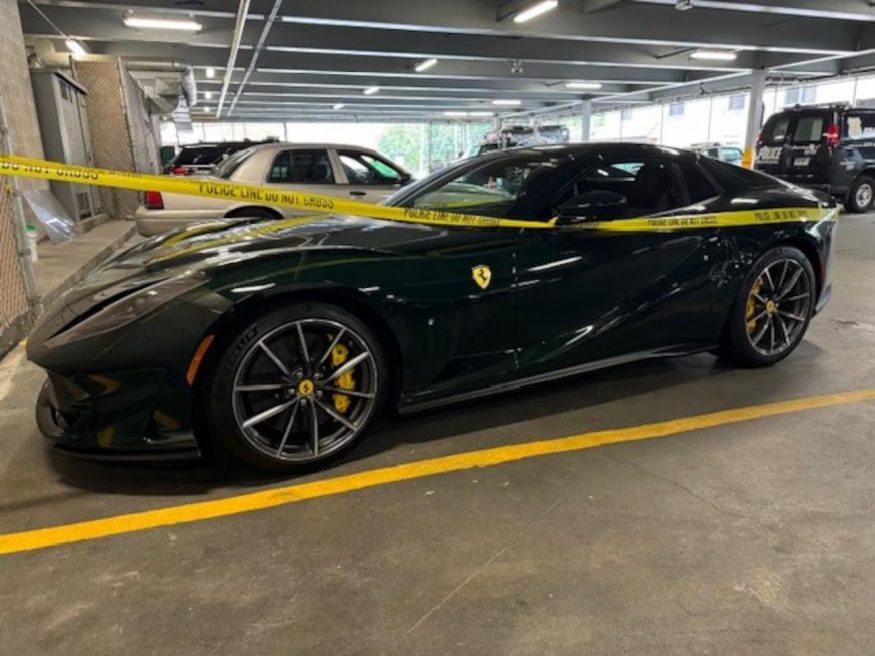 Odcizené Ferrari 812, které díky sluchátkům našla policie z Waterbury