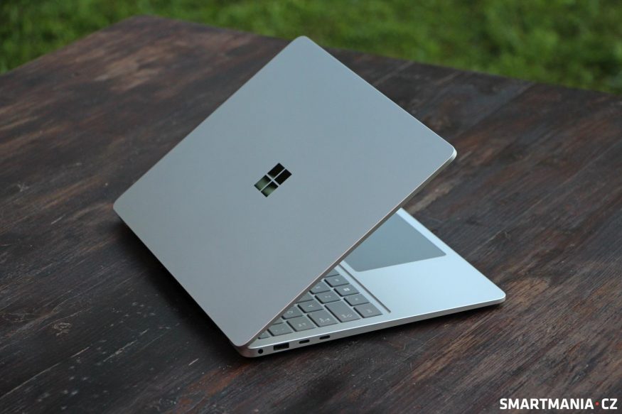 Microsoft Surface Laptop, 7. edice zezadu
