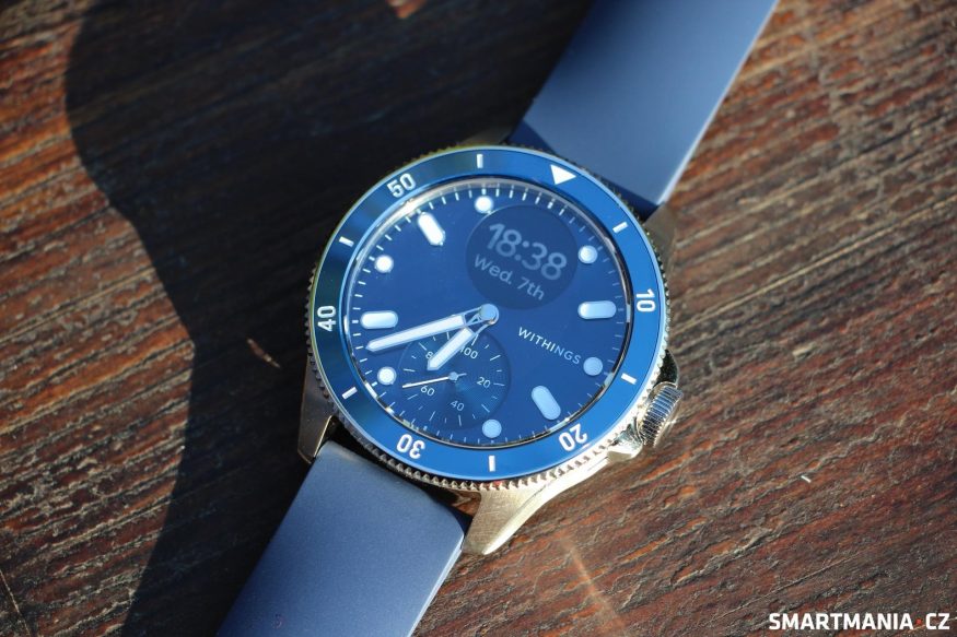 Withings ScanWatch Nova v modré barvě